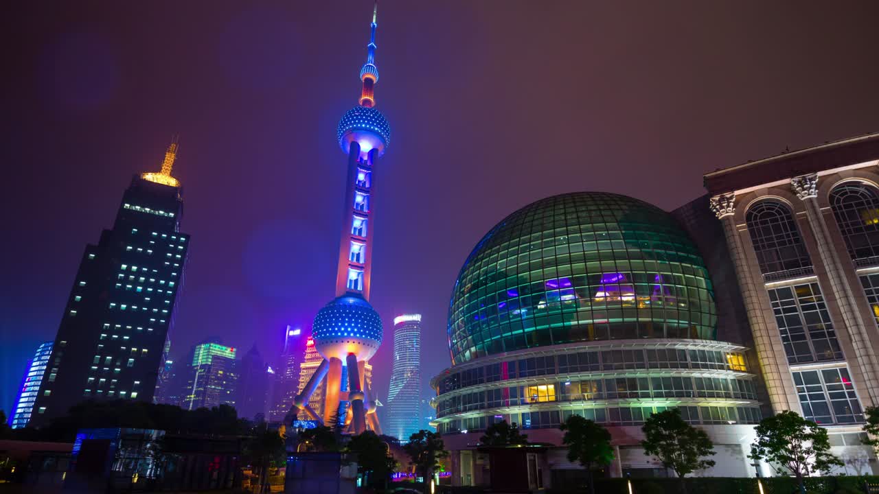 noche iluminada ciudad de shanghai centro de la famosa torre de la bahía panorama 4k lapso de tiempo china