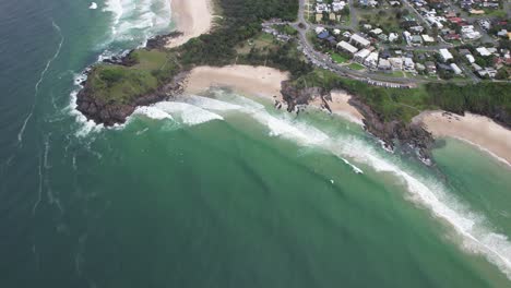 Norries-Promontorio,-Cala-Y-Playa---Playa-De-Cabarita-Durante-El-Día-En-Northern-Rivers,-Nueva-Gales-Del-Sur,-Australia