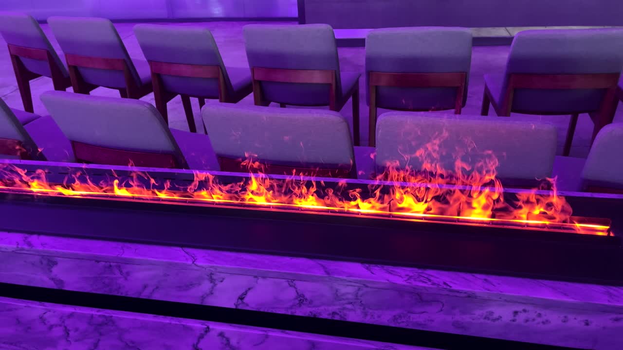 fotografía amplia de la chimenea digital en el hogar