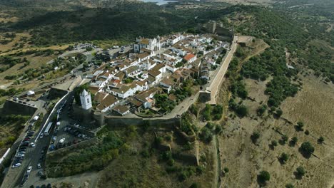 Kreisbewegung-Aus-Der-Luft-4k-Des-Traditionellen-Dorfes-Monsaraz-In-Portugal
