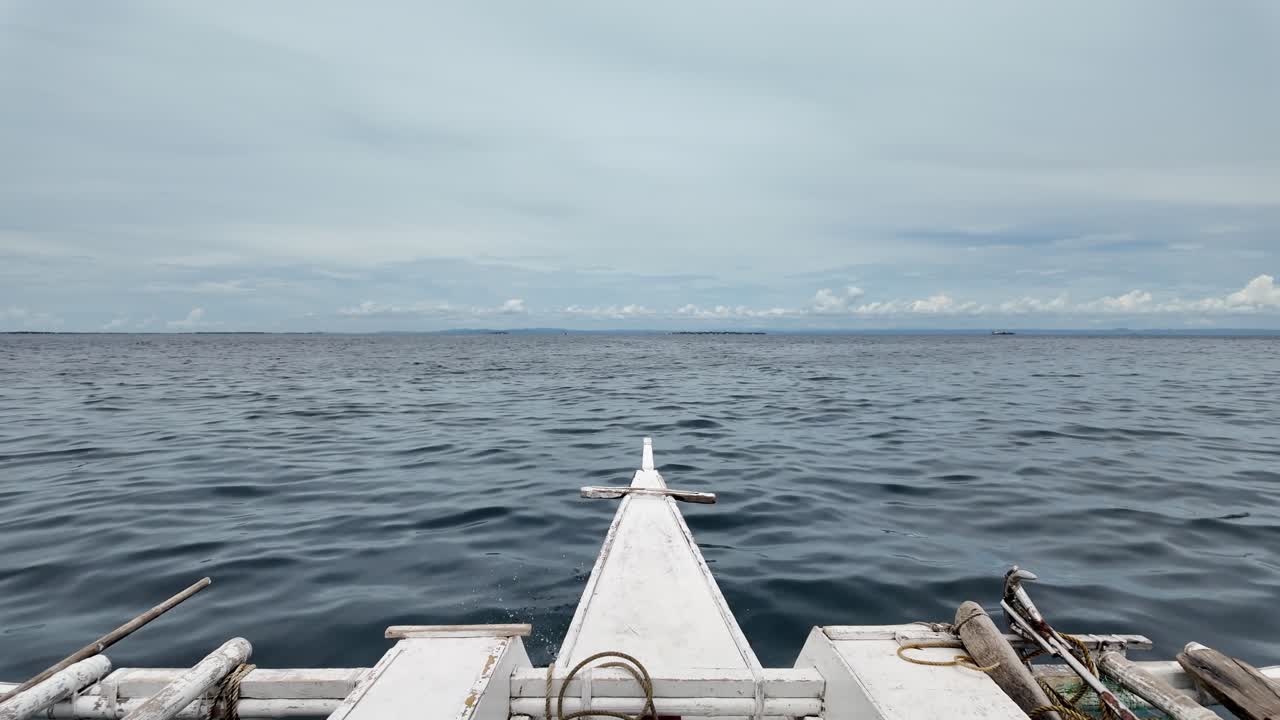 바다에서 길을 잃은 배