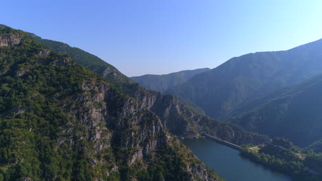 Una-Vista-Desde-Lo-Alto-Al-Cauce-Del-Rio