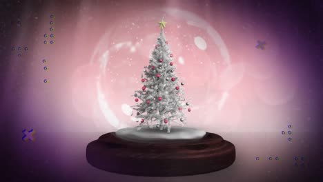 Animation-Von-Rosafarbenem-Licht,-Das-Sich-über-Eine-Schneekugel-Mit-Weihnachtsbaum-Bewegt