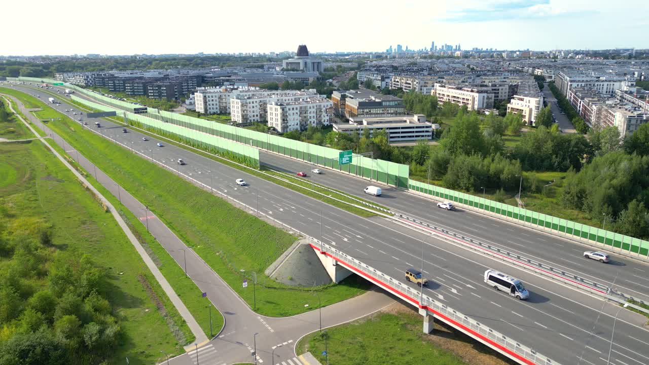 폴란드 바르샤바 의 빌라노우 지역 에 있는 현대적 인 주거 건물 들 의 드론 항공 사진