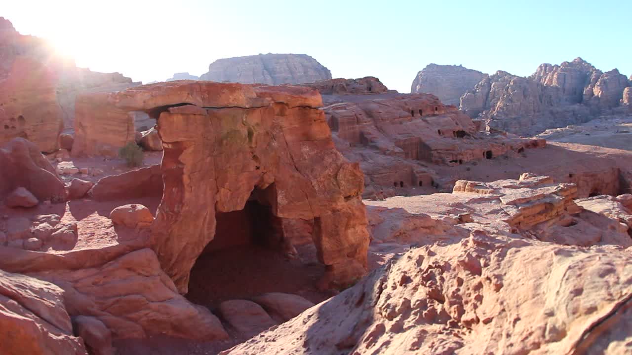Una vista dall'alto sull'antica città nabatea di Petra in Giordania
