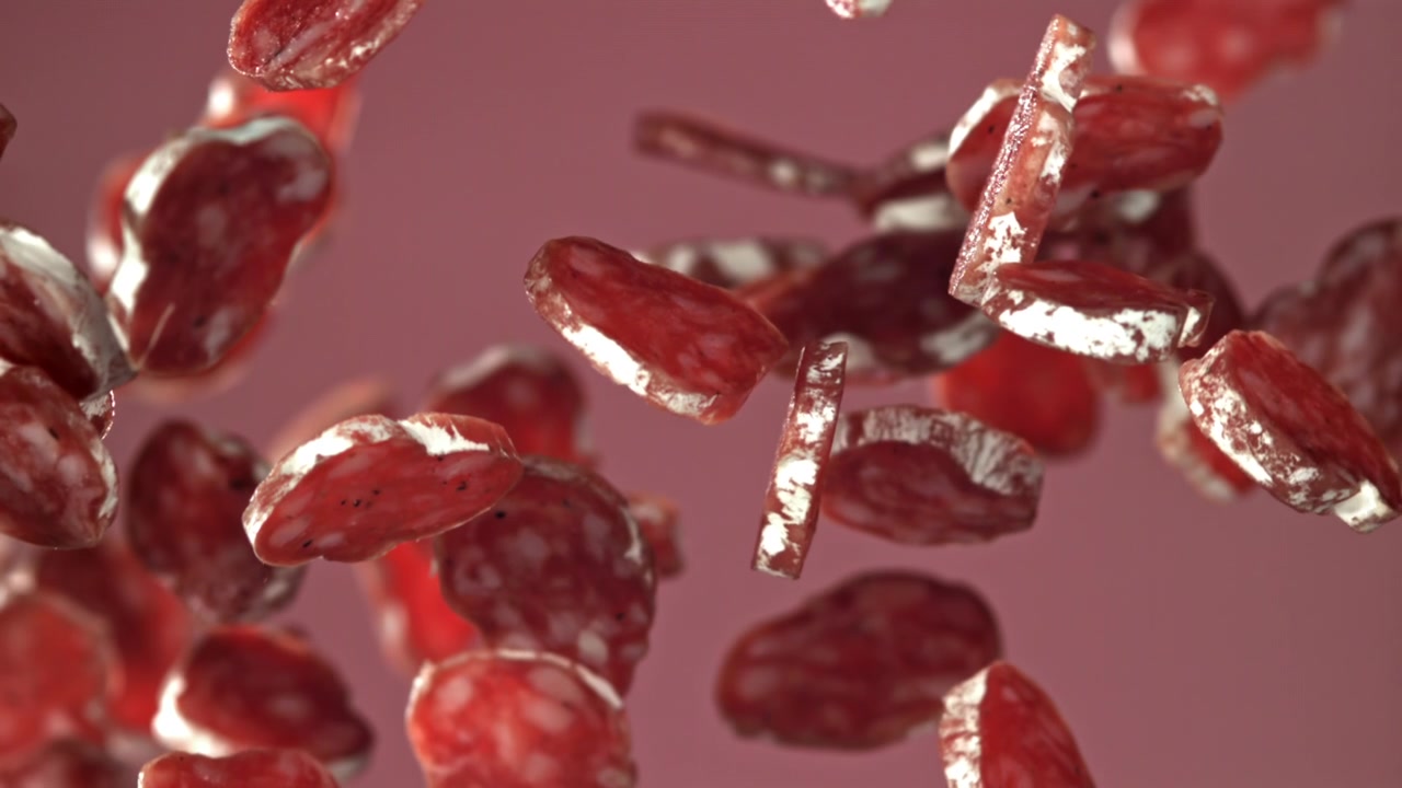 Fette di salame che cadono al super rallentatore