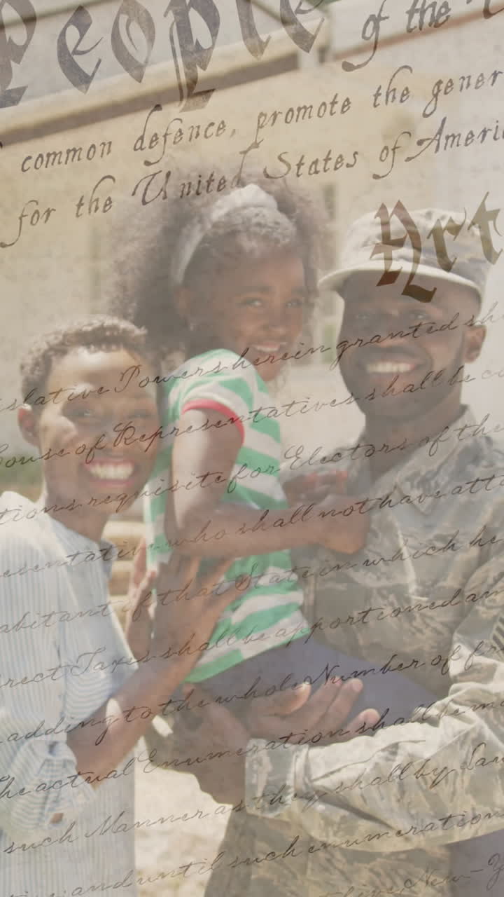 animación de la bandera de los estados unidos y texto sobre familia afroamericana