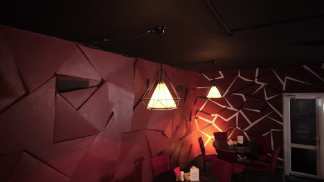 interior elegante del restaurante por la noche