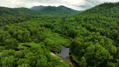 Clima-Tormentoso-Avanzando-Sobre-Los-Adirondacks-En-Nueva-Inglaterra