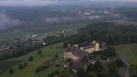 Mansion-Estate-in-Biltmore,-Asheville,-North-Carolina---Aerial-Tilt-up