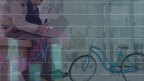datos financieros sobre jóvenes que usan computadoras portátiles.