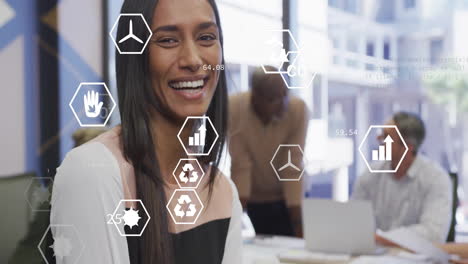 animación de iconos de ecología y procesamiento de datos sobre diversos colegas hablando en la oficina