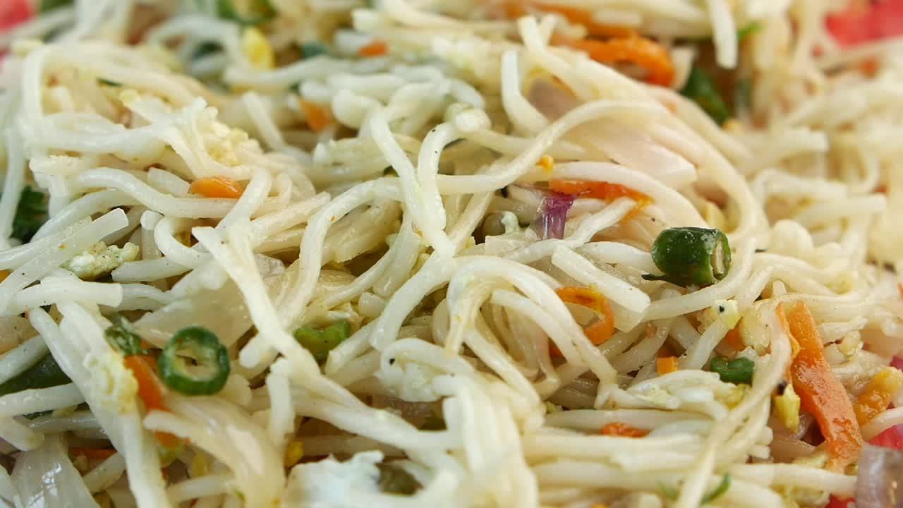 케 을 넣은 누들판 의 클로즈업