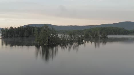 Prong-Pond-Island-Wildnis-Luftaufnahmen-Sonnenaufgang-Zurückziehen