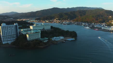 isla resort y bahía de toba en mie japón, panorámica aérea tomada sobre el paisaje de japón