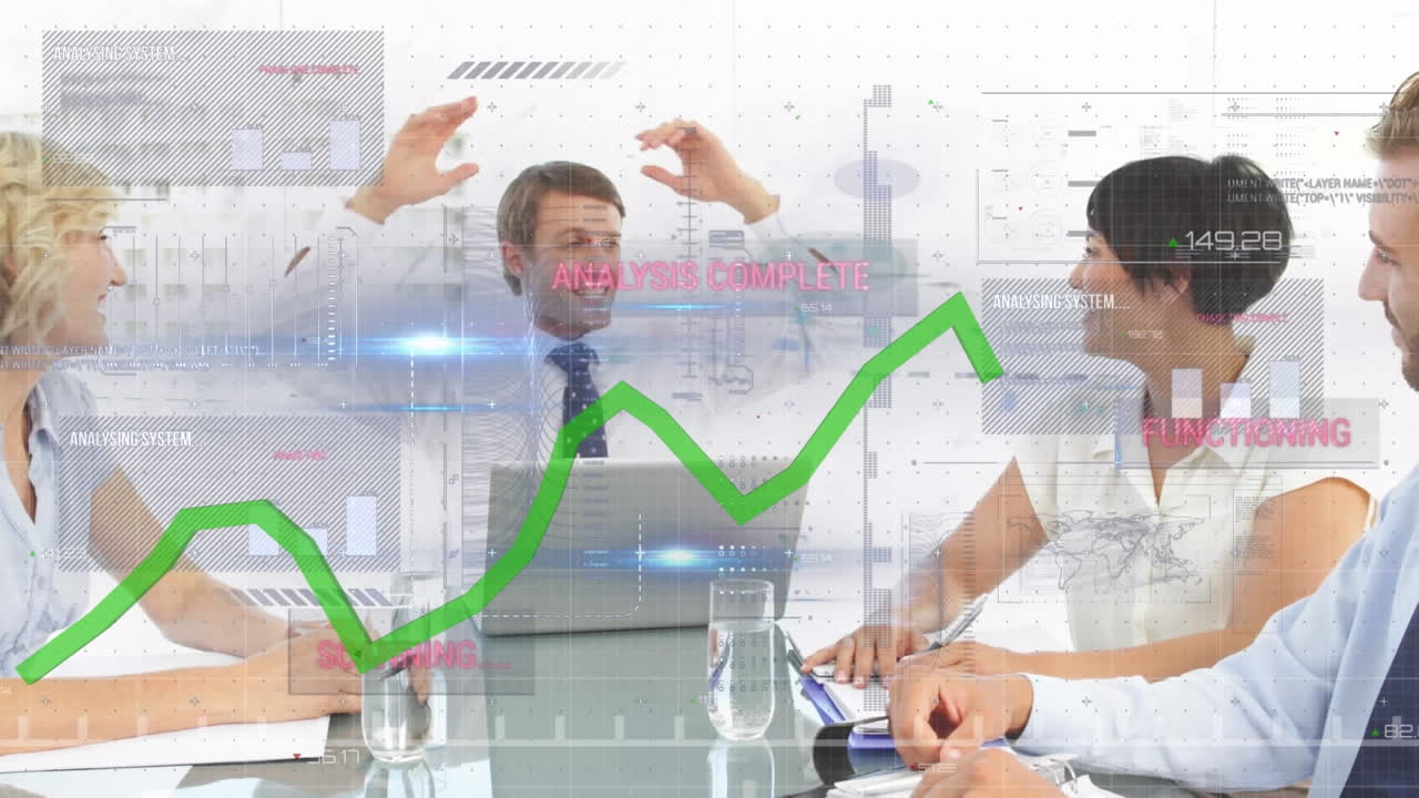 animación del procesamiento de datos financieros sobre personas de negocios en la oficina