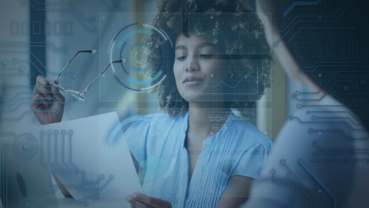 animación de escaneo de alcance y procesamiento de datos sobre diversas mujeres empresarias