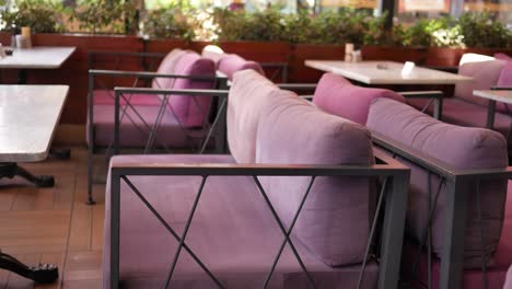 área de asientos al aire libre de la cafetería