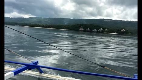 Traditional-Filipino-boat-ride-to-Pearl-Farm