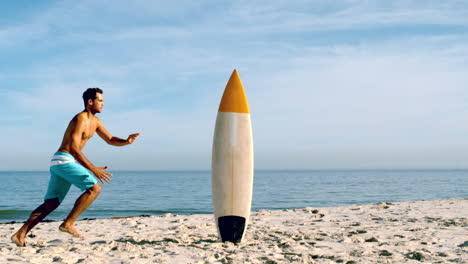 Junger-Mann-Der-Am-Strand-Läuft