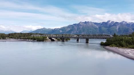 Video-Aereo-Del-Rio-Knik.-Palmera,-Alaska