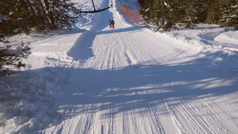 ski-area-in-the-Swiss-alps-with-people-and-chairlifts-in-the-winter-ski-area-of-Beckenried