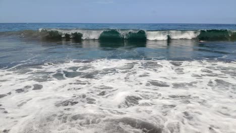 Horizontansicht-Von-Einem-Vulkanischen-Strand-Auf-Den-Kanarischen-Inseln