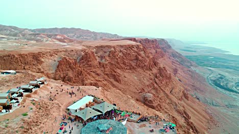 Tanzparty-Auf-Einer-Klippe-Am-Toten-Meer-In-Israel