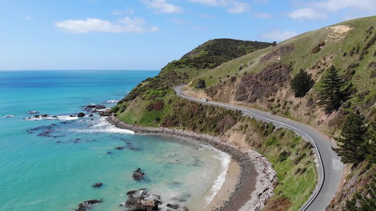 Ripresa con drone di vita in van sull'Isola del Sud della Nuova Zelanda