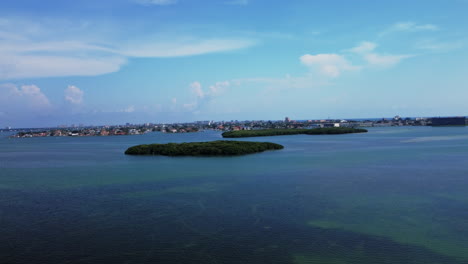 la bahía de boca ciega se encuentra en el lado este de las playas que se extienden a lo largo del condado de pinellas