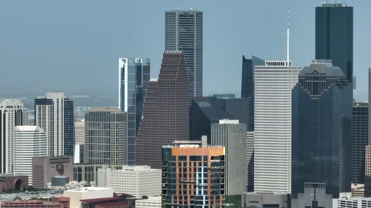 Horizonte do centro da cidade do Texas. Panorâmica aérea, zoom longo