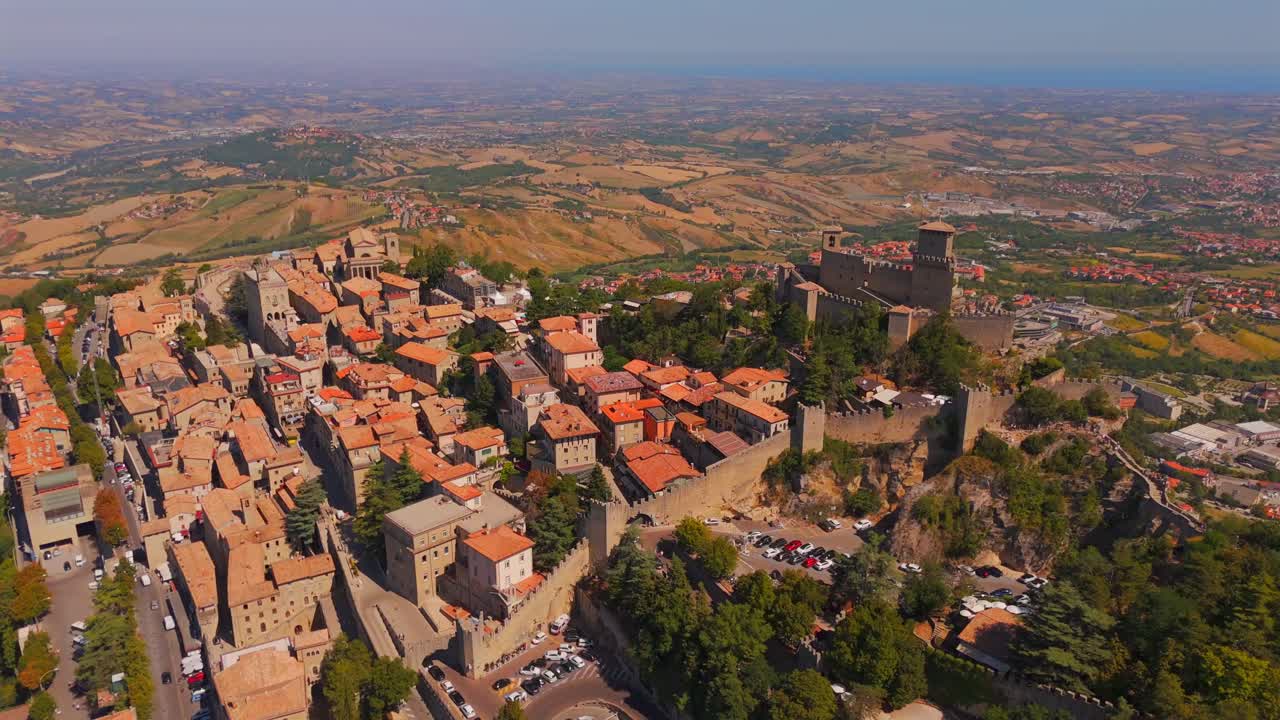 From above, San Marino’s medieval fortresses and beautiful landscapes shine in this stunning drone footage.