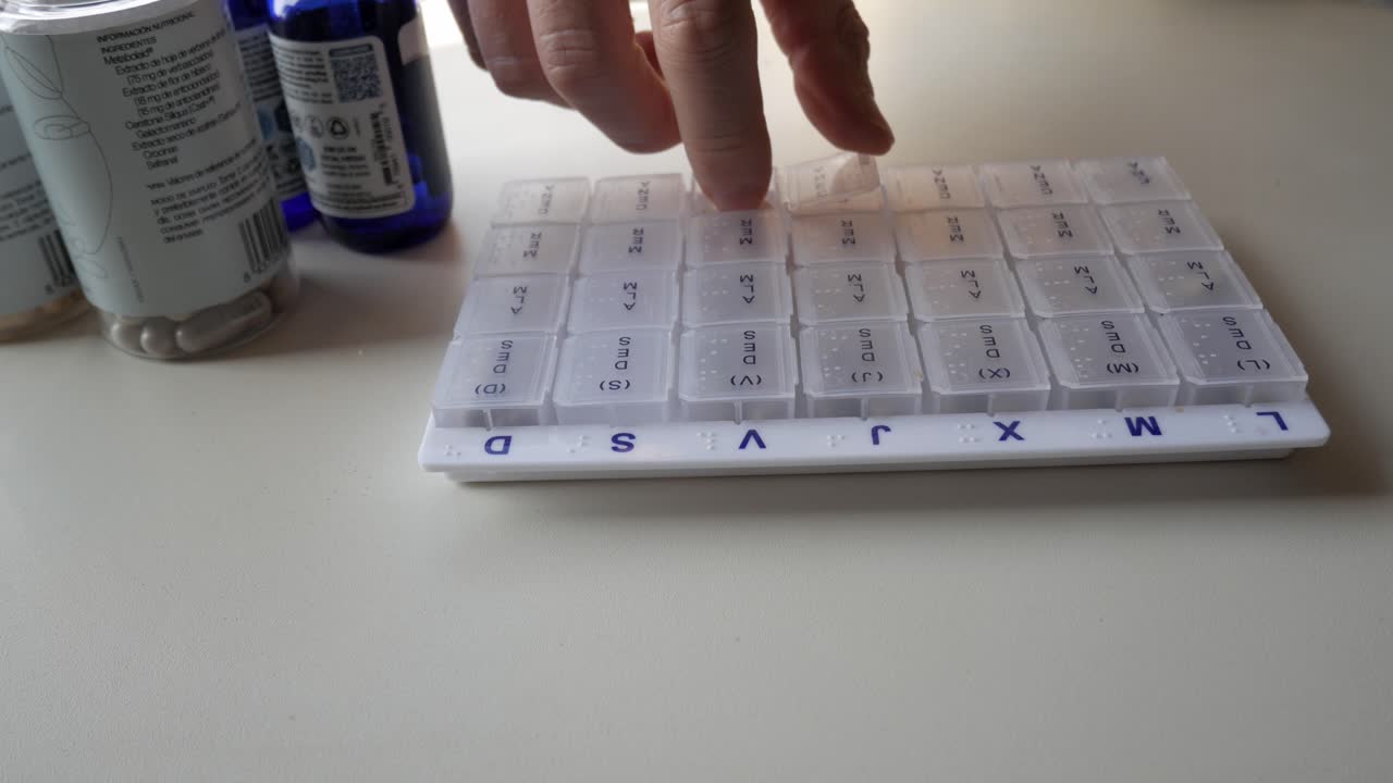 Hand opening pill box compartments for organizing daily supplement intake