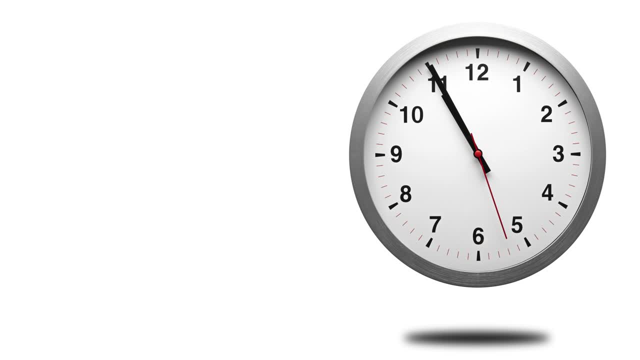 Fermo immagine di un orologio grigio in time-lapse con lancette nere che mostrano il movimento del tempo che rallenta dalle 10:00 alle 12:00, con ombra proiettata. Concetto: "Come vola il tempo".