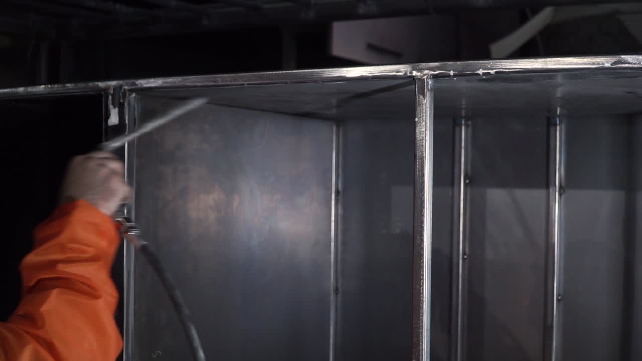 산업 노동자 금속 구조물 청소