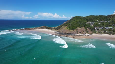 playa de clarkes con el océano turquesa en nueva gales del sur, australia - foto aérea