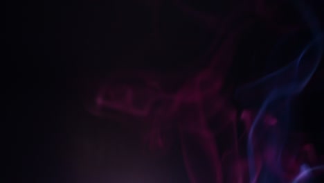 colores humo en fondo oscuro