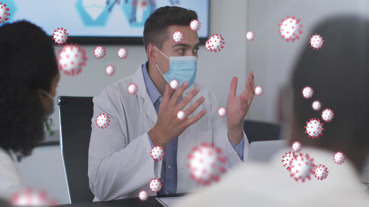 코로나 19 세포의 애니메이션 남성과 여성 의사들이 마스크를 쓰고 회의에 참석했습니다.