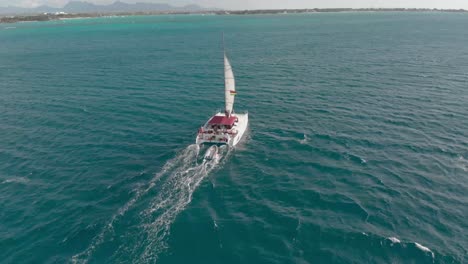 Private-catamaran-in-the-middle-of-Mauritian-sea