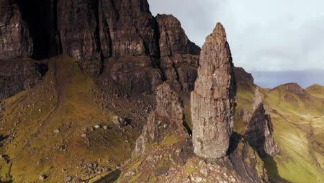 Aerial-Drone-flyby-of-Old-Man-of-Storr-in-Skye-Scotland-Autumn