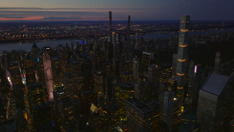 Aerial-panoramic-footage-of-evening-city.-Tall-modern-office-towers-and-apartment-buildings-in-midtown.-Manhattan,-New-York-City,-USA