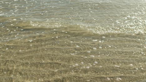 Textura-Ondulada-Del-Mar-Durante-El-Día-Soleado.-Estático