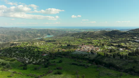 Vista-Panorámica-Desde-El-Pueblo-De-Lefkara-Hacia-El-Mar-Mediterráneo