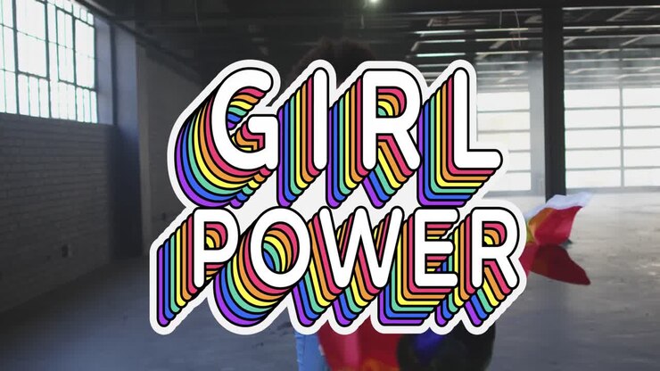 Animazione del testo 'girl power' su una donna che tiene una bandiera arcobaleno