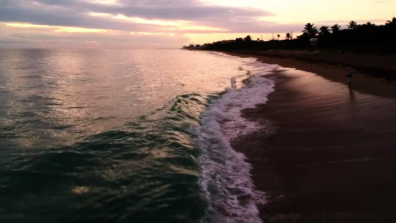 Riprese con drone dell'alba a Jupiter Beach, FL