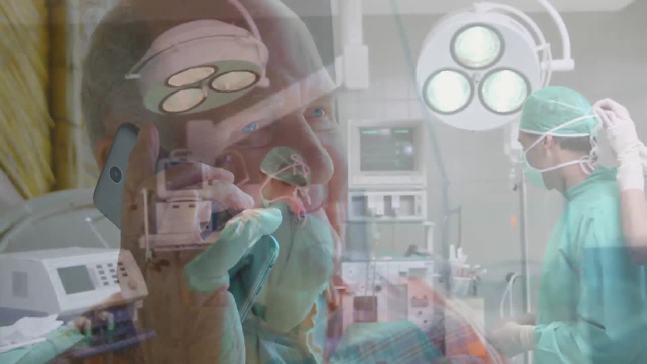 병원에서 보호 마스크를 착용한 의사들을 상대로 한 고위 관리자의 애니메이션. 코로나19 확산