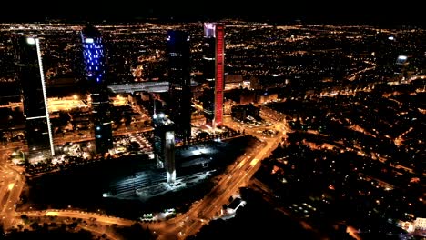마드리드의 네 개의 타워 (cuatro torres) 의 야간 풍경
