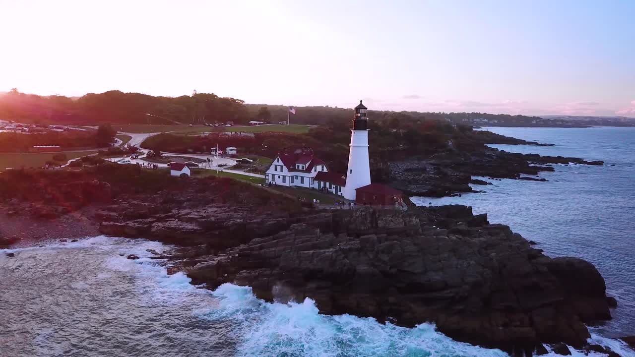 포틀랜드 헤드 등대 위의 멋진 공중 촬영은 아메리카나 또는 아름다운 뉴 잉글랜드 풍경을 제안합니다 1