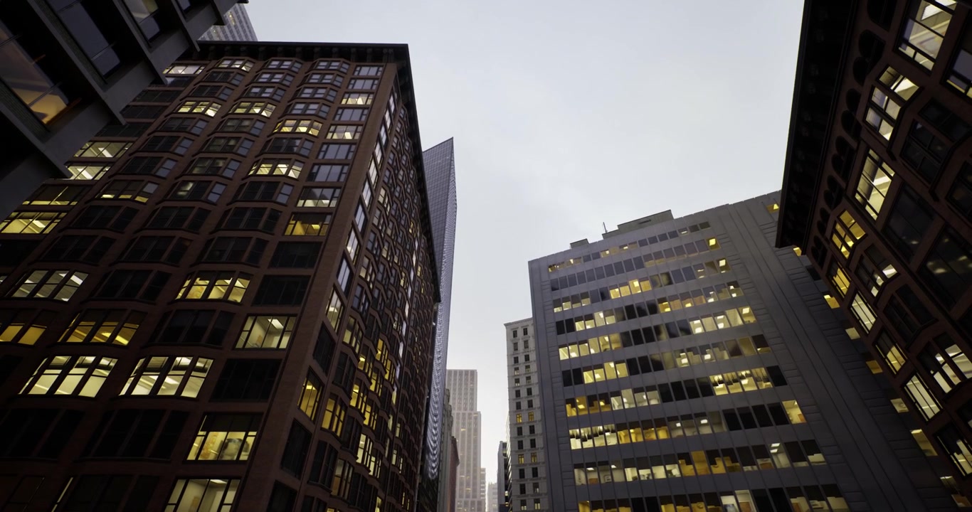 Skyline suggestivo della città con torri lucide e illuminazione d'atmosfera