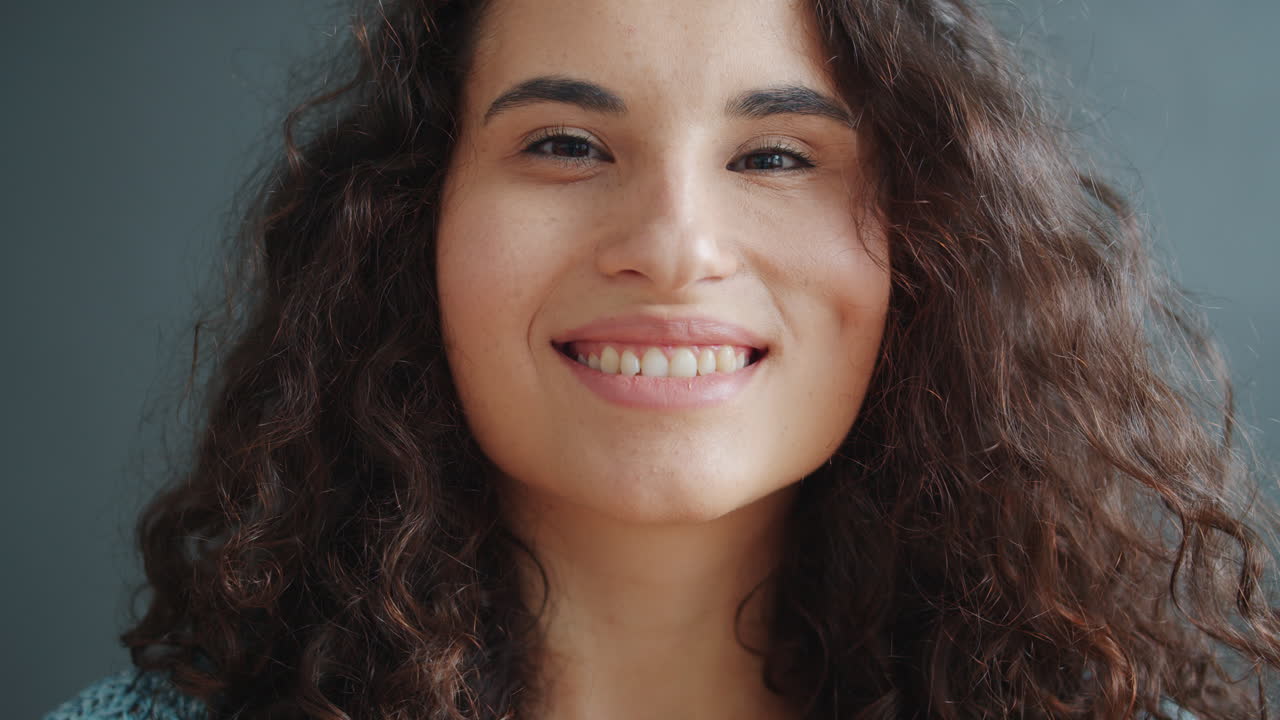 retrato de una mujer sonriente